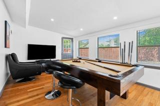 Spacious 4BR w Fenced Yard - 9