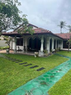 Dona's Villa, Coastal Tropical House - Kepungoda - 9