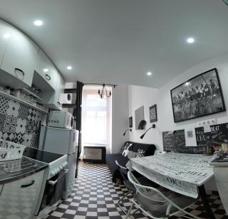 Moment Minimalist apartment near the most famous New York Café - 4