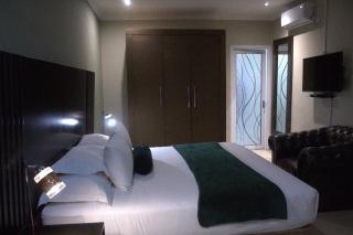 PeaconWood Boutique Villa - 9