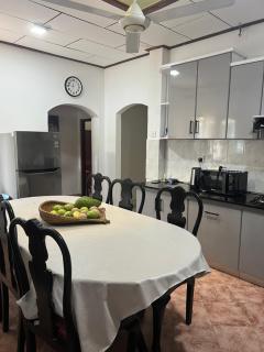 Dona's Villa, Coastal Tropical House - Kepungoda - 2