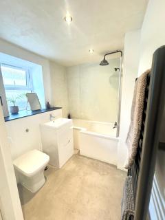 Palms 1 - Wood burner, 5 min walk to beach+parking - 7