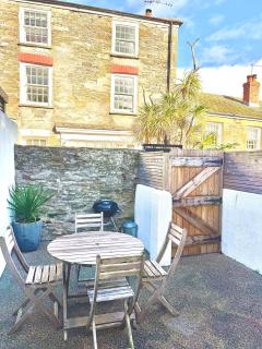 Palms 1 - Wood burner, 5 min walk to beach+parking - 8