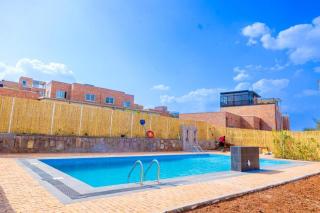 Cozy 2 bed apartment with pool - 9