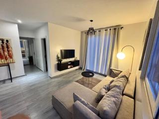 Cozy 2 bed apartment with pool - 7