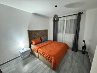 Cozy 2 bed apartment with pool - 4