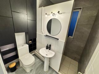 Cozy 2 bed apartment with pool - 2