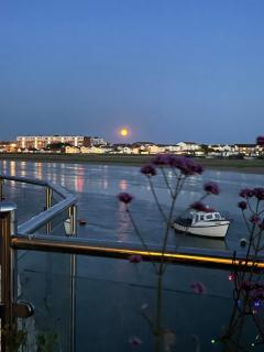 Special Occasion, Stunning sea view balconied Penthouse suite - 5