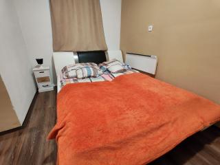 Zo. Low Budget House - 8