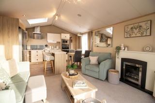 Starlings Nest at Hamilton Lodge - 0