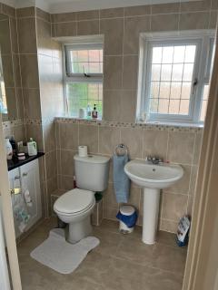 Beautiful modern 3 bed Seer Green Beaconsfield - 2