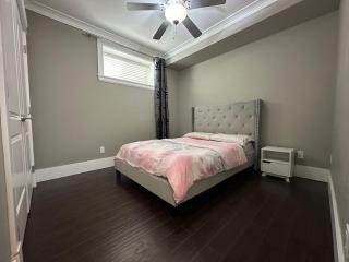 Bright & Cozy 1B1B in Vancouver-close to YVR Airport & DT, Free Parking, Private Entrance, - 4