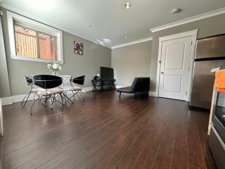 Bright & Cozy 1B1B in Vancouver-close to YVR Airport & DT, Free Parking, Private Entrance, - 0