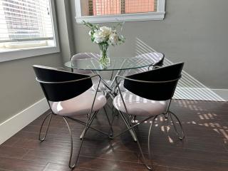 Bright & Cozy 1B1B in Vancouver-close to YVR Airport & DT, Free Parking, Private Entrance, - 2