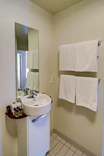 1 Hotel Room, 10 Waterloo Quadrant, Auckland Central - 9