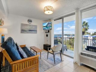 Bayside Condos Studio 23 - 4