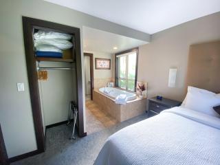 Stylish Family Condo at Beachfront Resort - 6