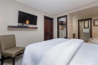 Stylish Family Condo at Beachfront Resort - 4