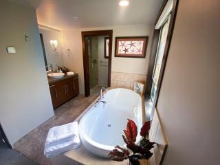 Stylish Family Condo at Beachfront Resort - 7