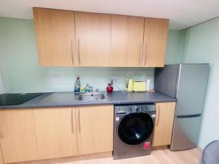Newly refurbished spacious studio flat in Wimbledon - 6