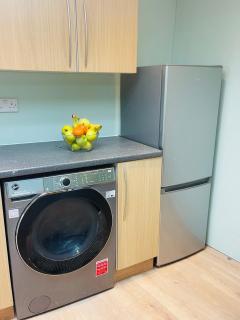 Newly refurbished spacious studio flat in Wimbledon - 4
