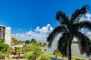 Less Than 1 Mi to Fort Myers Beach Bayfront Condo with Pool - 8
