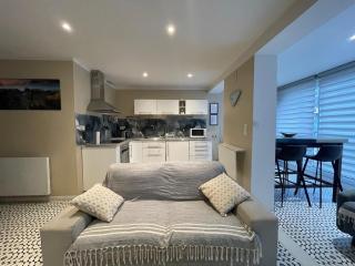Charmant studio moderne avec parking- plage et centre ville a 5min a pied - 6