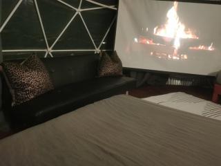 Secret Heated Dome, Hot Tub,Firepit Projector in Lincoln - 8