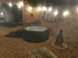 Secret Heated Dome, Hot Tub,Firepit Projector in Lincoln - 0