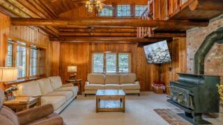 The Moose Bunkhouse: A spacious 4-bedroom retreat just 6 minutes from Yellowstone. - 0