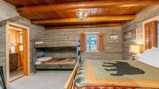 The Moose Bunkhouse: A spacious 4-bedroom retreat just 6 minutes from Yellowstone. - 7
