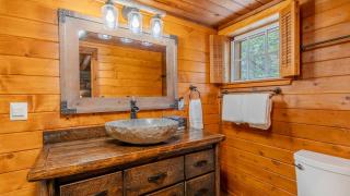 The Moose Bunkhouse: A spacious 4-bedroom retreat just 6 minutes from Yellowstone. - 4