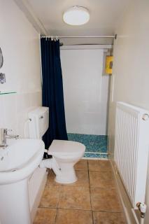 The Tempest quirky apartment with stunning views - 3