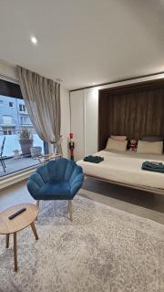 Stay with Andrea&Samantha - 5