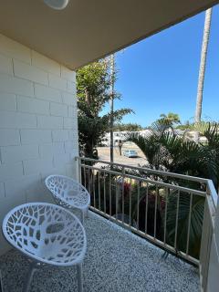 Luxury Coastal Escape at Endeavor Inn - Emu Park - 7