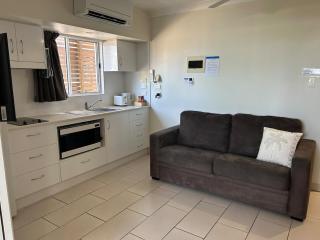 Luxury Coastal Escape at Endeavor Inn - Emu Park - 2