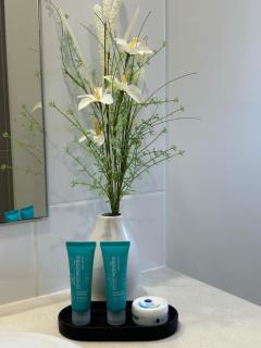 Luxury Coastal Escape at Endeavor Inn - Emu Park - 1