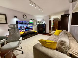 VIEW 4 Panorama 85'TV Wifi 2 GBs Netflix HBO SkyShowMax - 0