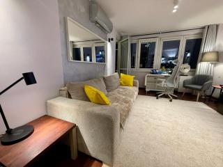 VIEW 4 Panorama 85'TV Wifi 2 GBs Netflix HBO SkyShowMax - 3