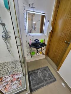 Luxury Apartment with Pool&Gym 2 mins from Beach - 1