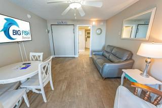 Oceanview Landmark,Beautiful, Pools, Nice Location - Myrtle Beach - 2