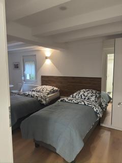 Traumhaft modernes Zimmer mit Doppelbett,,,,Gemeinschaftsbad und WC in 78554 Aldingen - 6