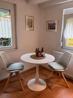 Traumhaft modernes Zimmer mit Doppelbett,,,,Gemeinschaftsbad und WC in 78554 Aldingen - 3