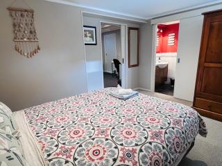 Entire Private Suite 1BR And 1 lounge - 2