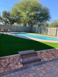 Winter Retreat - 3BR Midtown Home w Fire Pit - 7