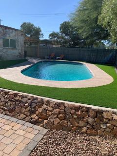 Winter Retreat - 3BR Midtown Home w Fire Pit - 8