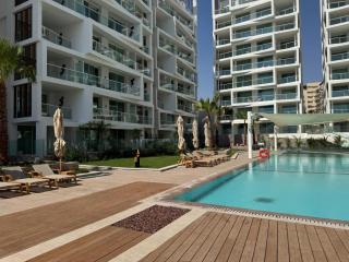 בראון 42 סוויטת גן 2 חדרים עם גקוזי מפנק במרפסת - 9