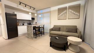 בראון 42 סוויטת גן 2 חדרים עם גקוזי מפנק במרפסת - 2