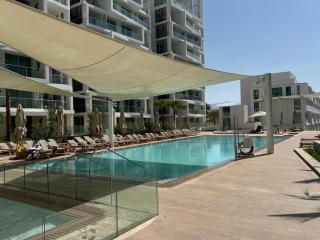 בראון 42 סוויטת גן 2 חדרים עם גקוזי מפנק במרפסת - 1