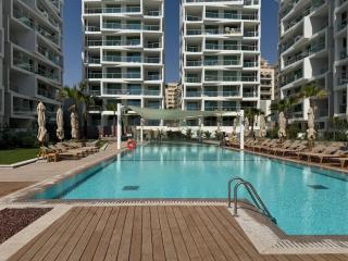 בראון 42 סוויטת גן 2 חדרים עם גקוזי מפנק במרפסת - 0